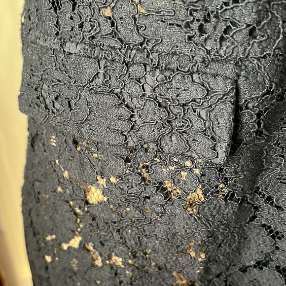 Elle Black Lace Front Buttonless Vest - Picture 3 of 10
